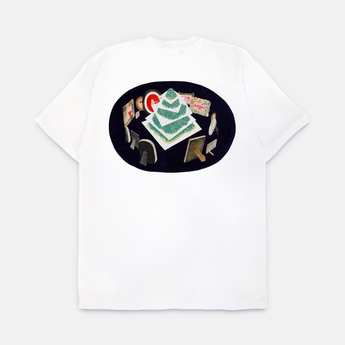 마주하는 반팔티셔츠 이미지