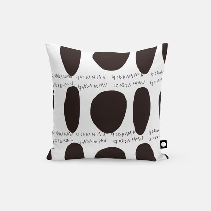 goddammu in a black dot 쿠션 커버 이미지