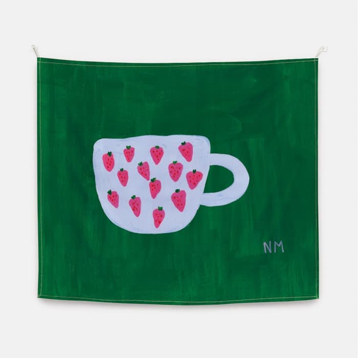The strawberry mug 패브릭 포스터 대형 이미지