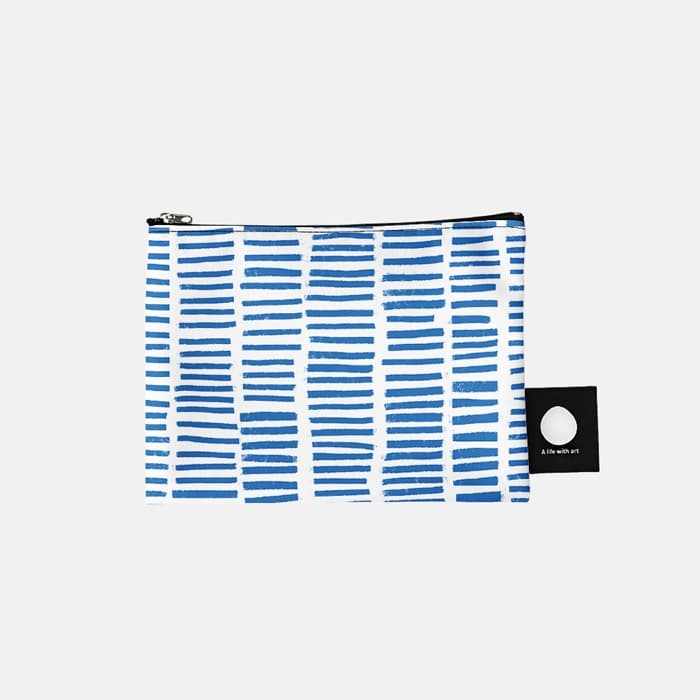 Blue Dashes 파우치 이미지