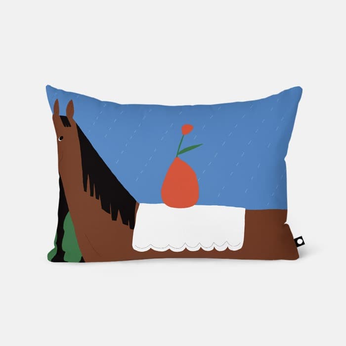 Water the flowers 베개 커버 이미지