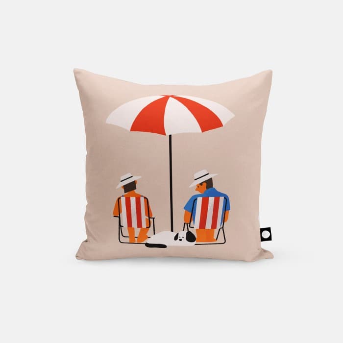 해변에서 쿠션 커버 이미지
