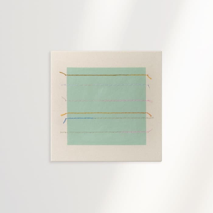 Bright Sage With Olive Line 캔버스 액자 이미지