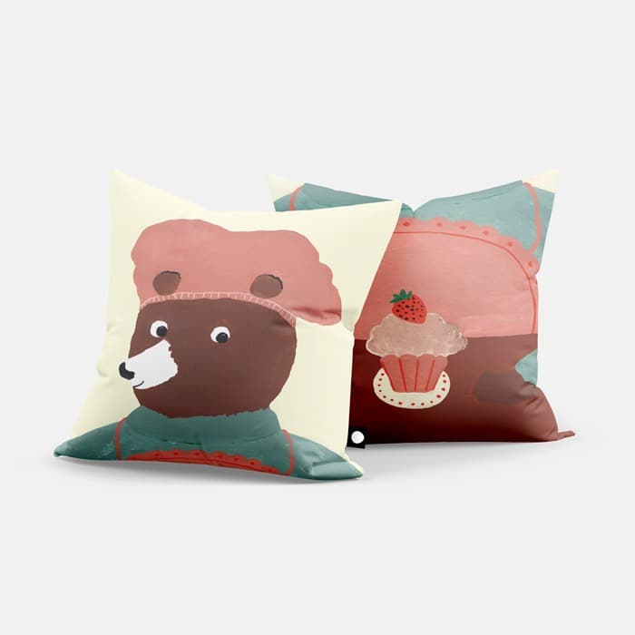Bear with Strawberry Cake 쿠션 커버 이미지
