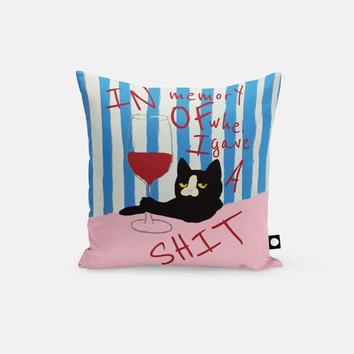 Funny Cat with Wine 쿠션 커버 이미지