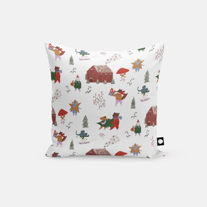 Winter Preparations 쿠션 커버 이미지