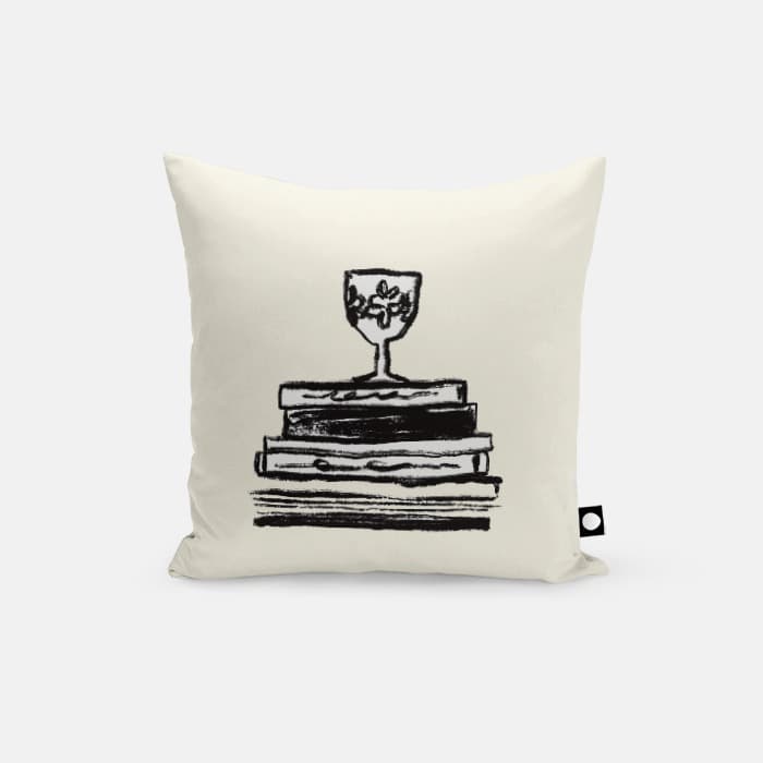 Glass and books 쿠션 커버 이미지