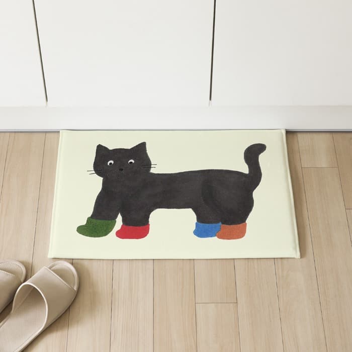 wear different shoes 발매트 이미지