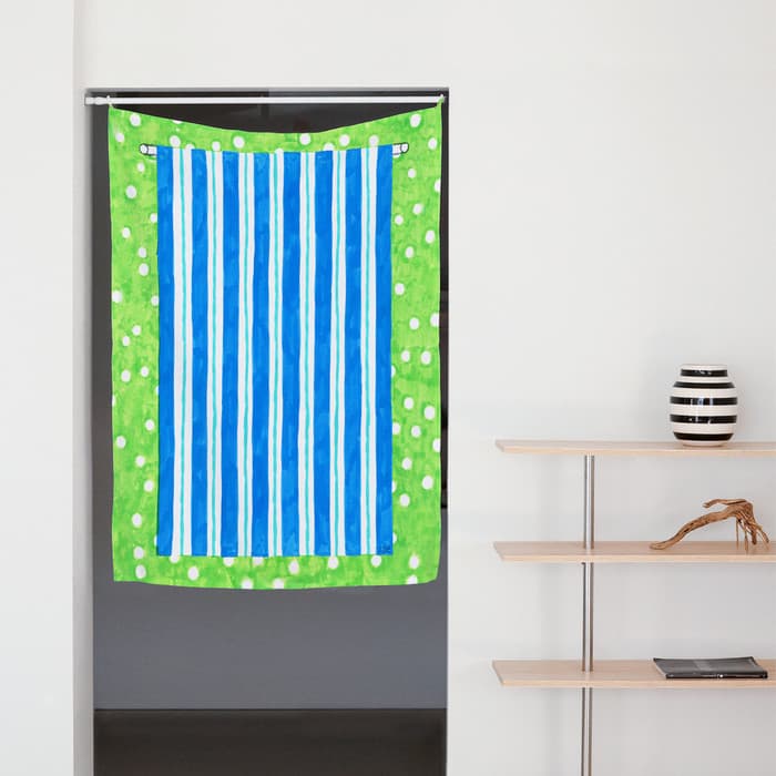 What's Behind the Curtain? 패브릭 포스터 대형 이미지