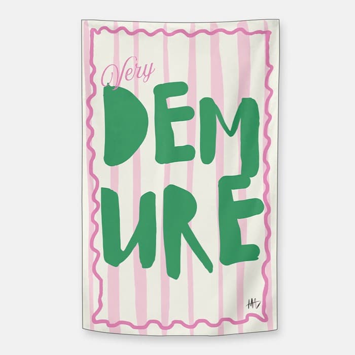 Very Demure 쉬폰 패브릭 포스터 이미지