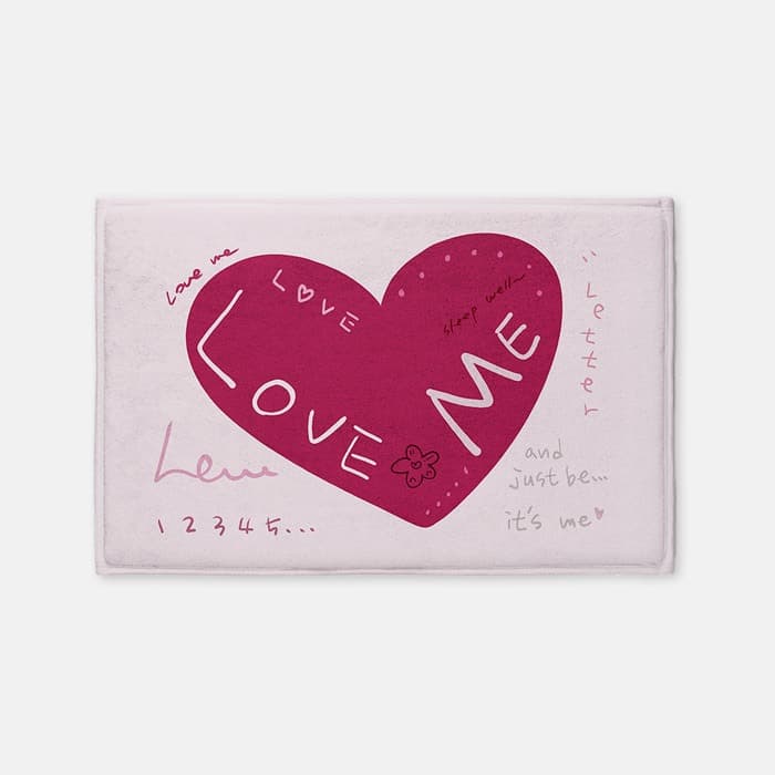 Love me 발매트 이미지